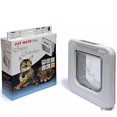 Cat Mate Elite Super Selective ist eine Katzenklappe mit individueller Ein- und Ausgangskontrolle und Timer Funktion ideal fuer bis zu 8 Katzen oder kleine Hunde. Die verschliessbare 4-Wege Katzenklappe erlaubt der Katze selbst zwischen Drinnen und Draussen zu entscheiden ohne dass Sie die Kontrolle...